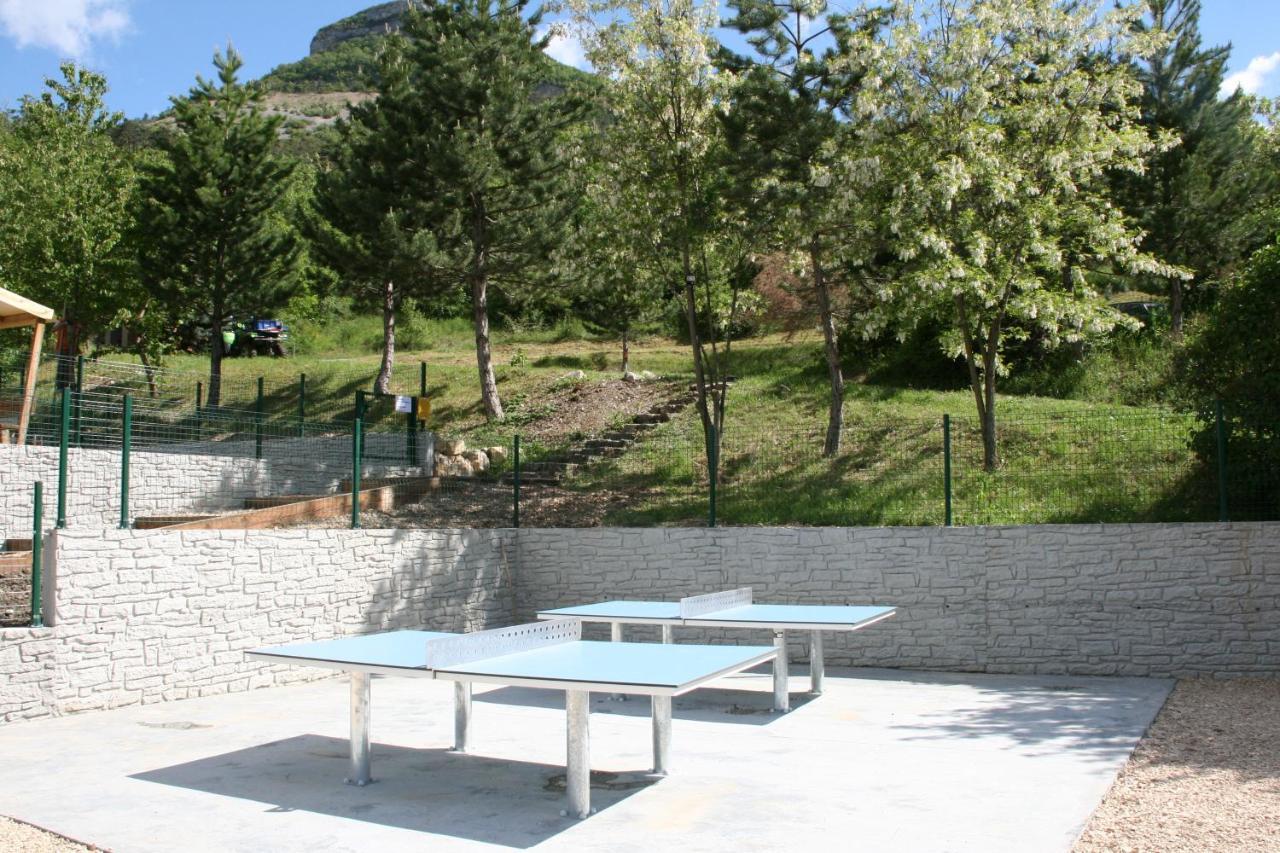 ホテル Camping Les Princes D'Orange Orpierre エクステリア 写真
