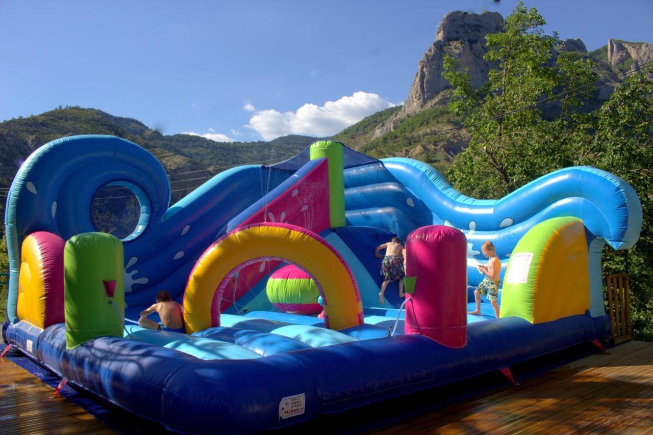 ホテル Camping Les Princes D'Orange Orpierre エクステリア 写真