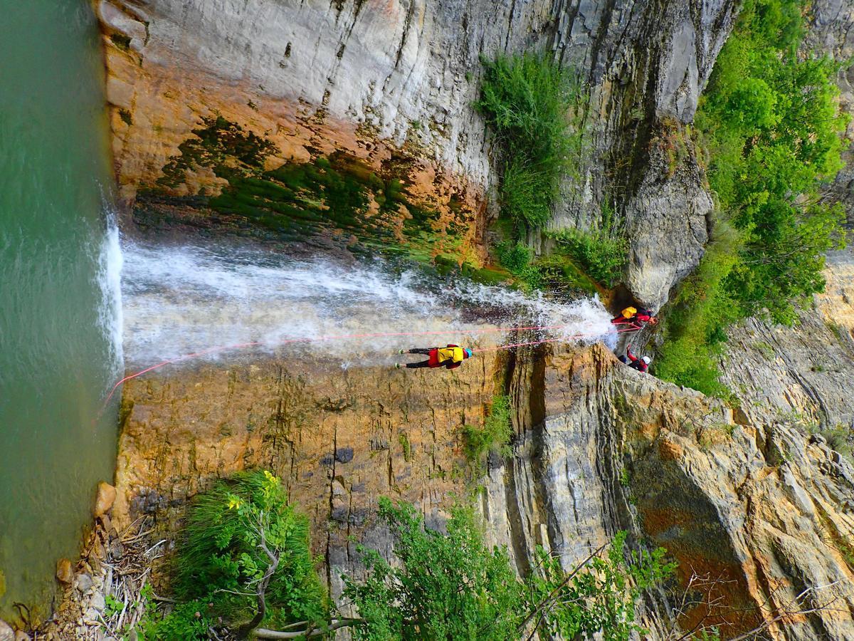 ホテル Camping Les Princes D'Orange Orpierre エクステリア 写真