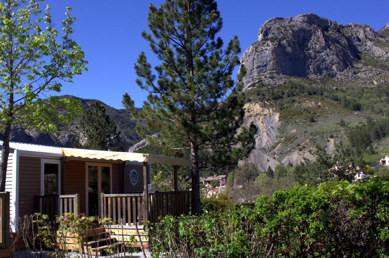 ホテル Camping Les Princes D'Orange Orpierre エクステリア 写真