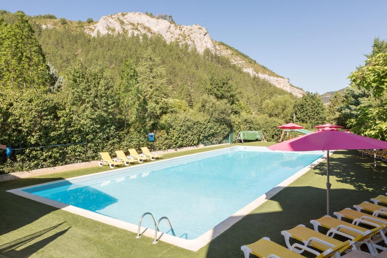 ホテル Camping Les Princes D'Orange Orpierre エクステリア 写真