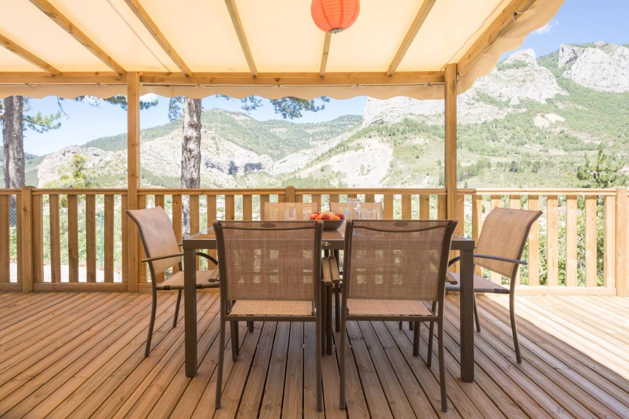 ホテル Camping Les Princes D'Orange Orpierre エクステリア 写真