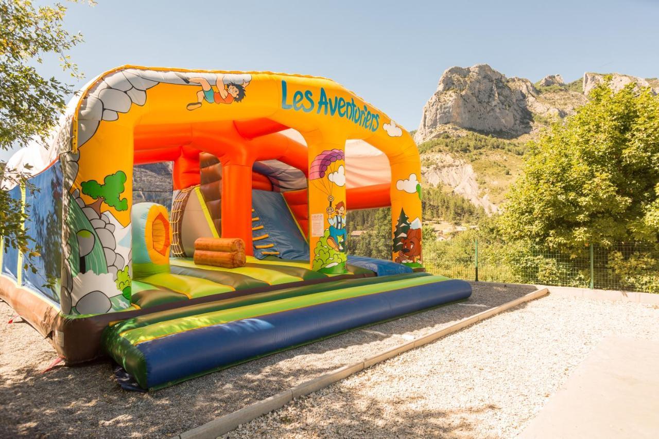 ホテル Camping Les Princes D'Orange Orpierre エクステリア 写真