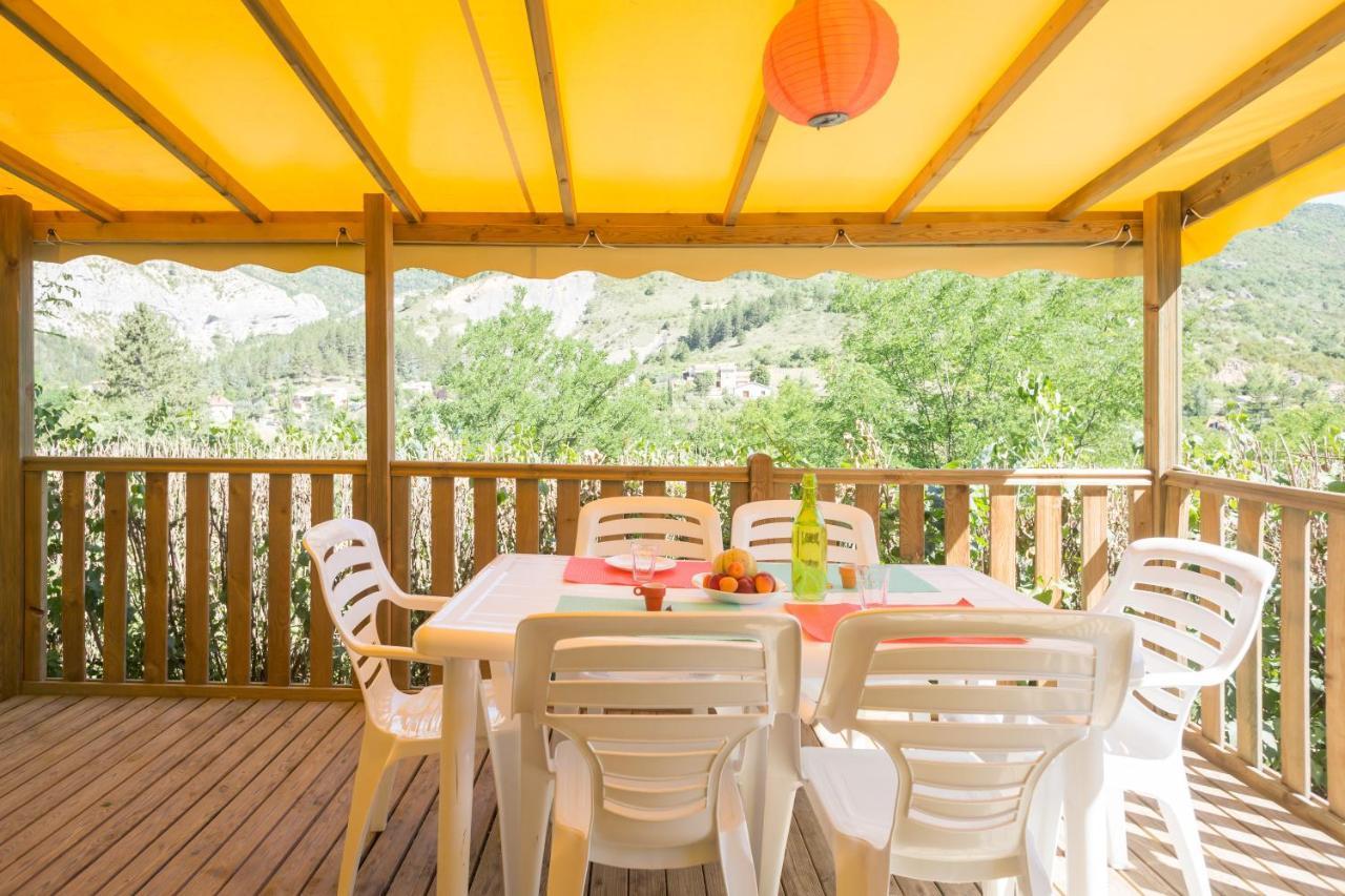 ホテル Camping Les Princes D'Orange Orpierre エクステリア 写真