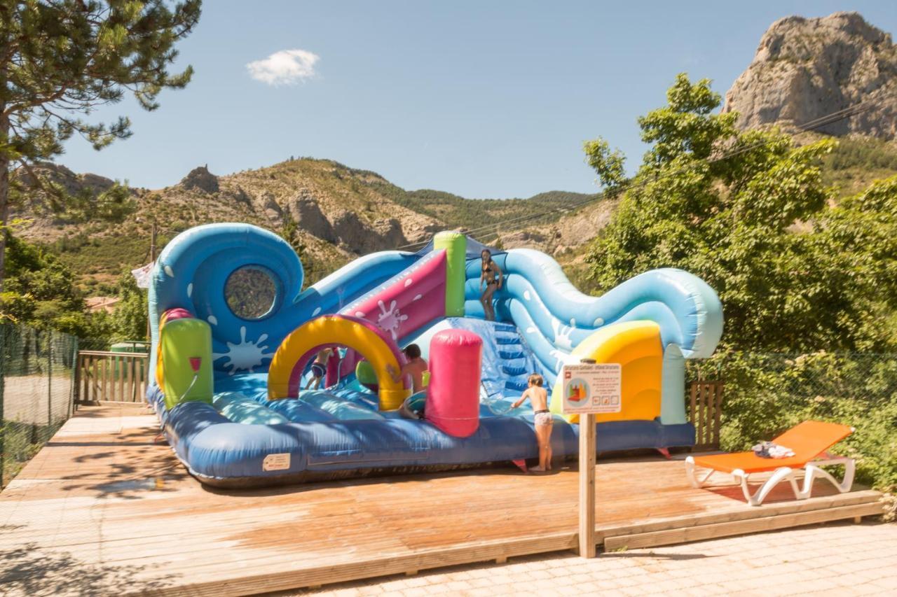 ホテル Camping Les Princes D'Orange Orpierre エクステリア 写真