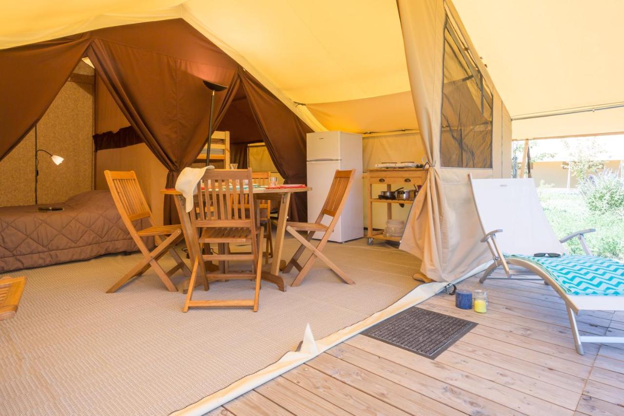 ホテル Camping Les Princes D'Orange Orpierre エクステリア 写真