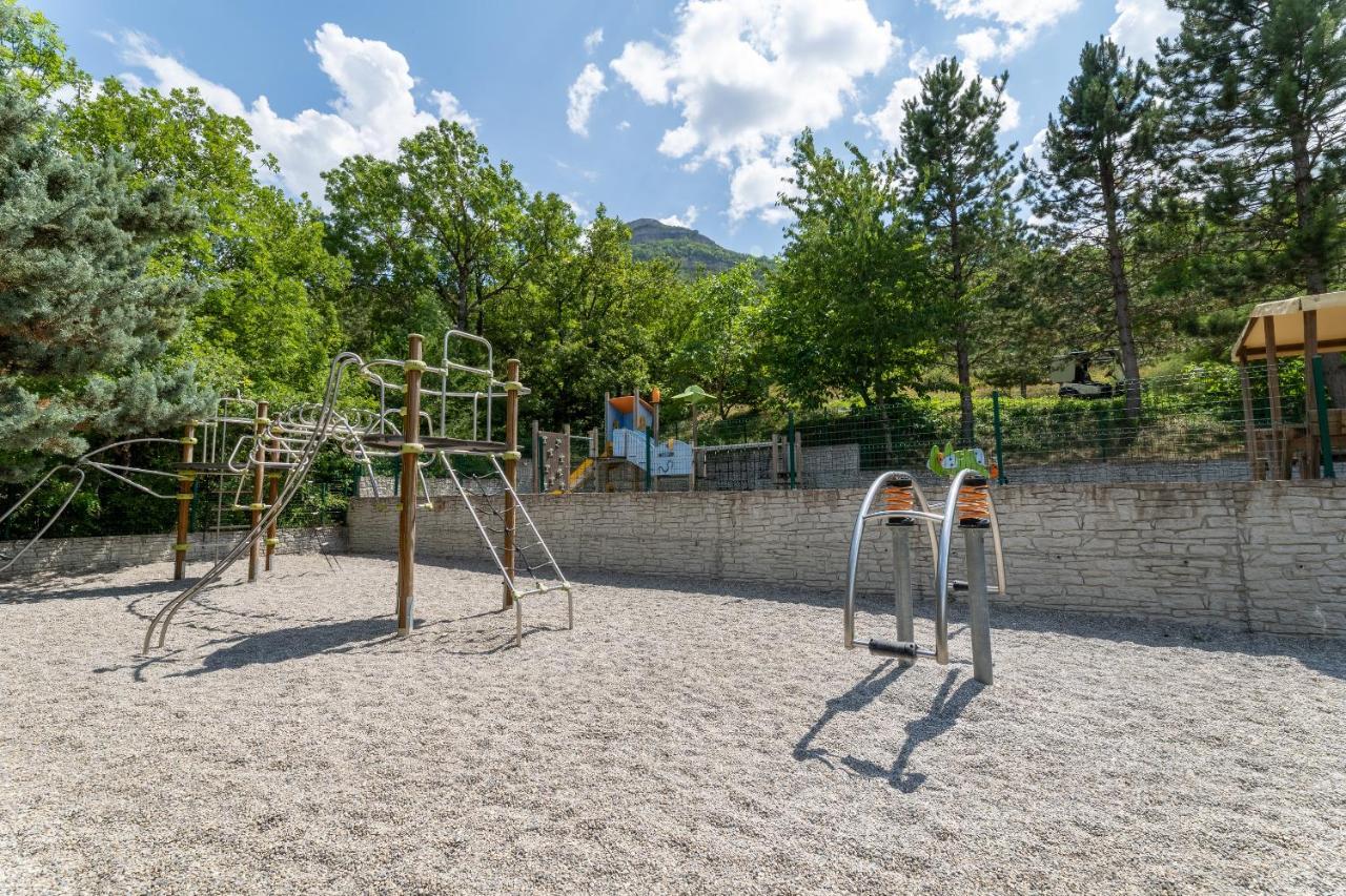 ホテル Camping Les Princes D'Orange Orpierre エクステリア 写真