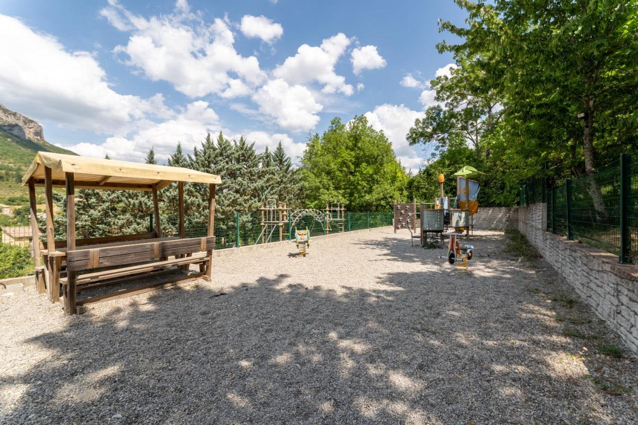ホテル Camping Les Princes D'Orange Orpierre エクステリア 写真