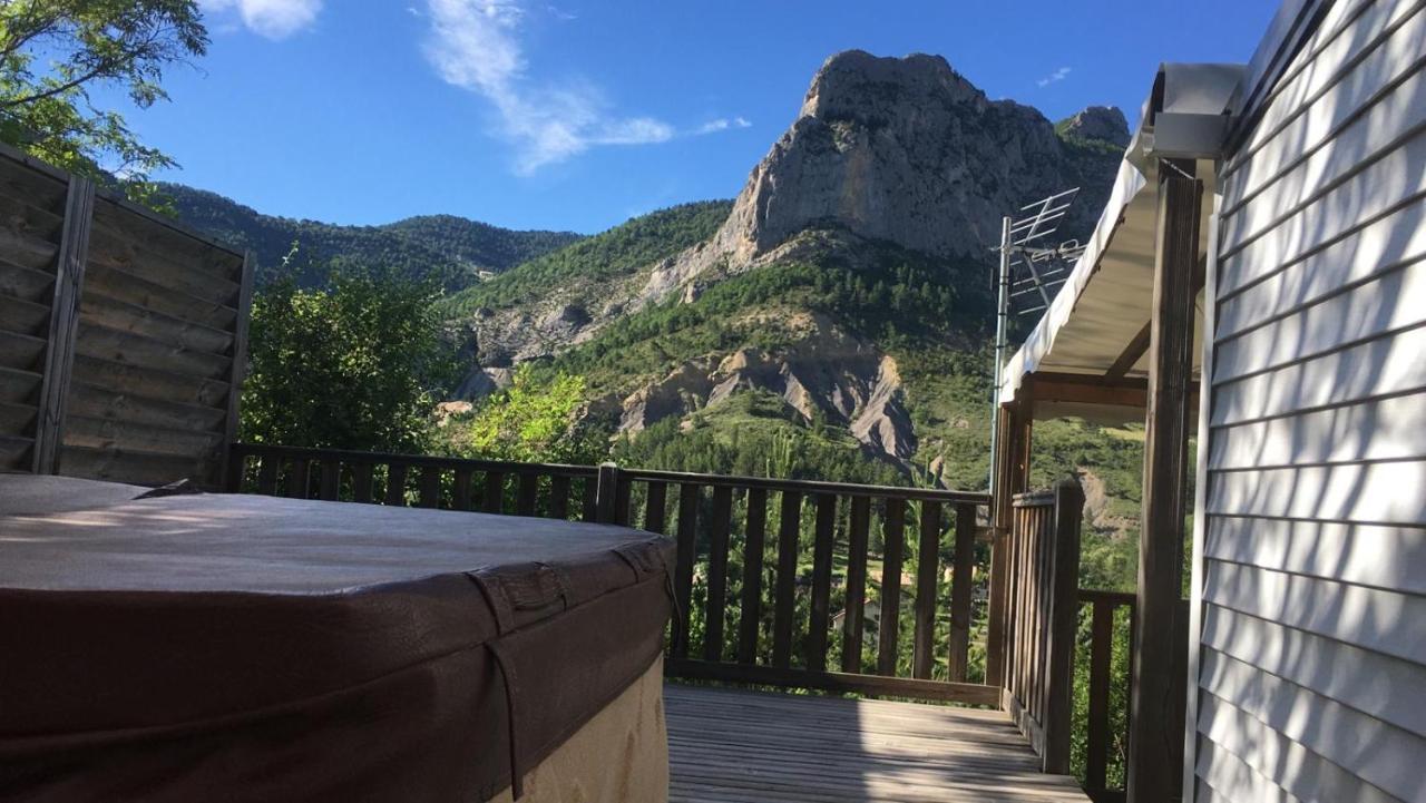 ホテル Camping Les Princes D'Orange Orpierre エクステリア 写真